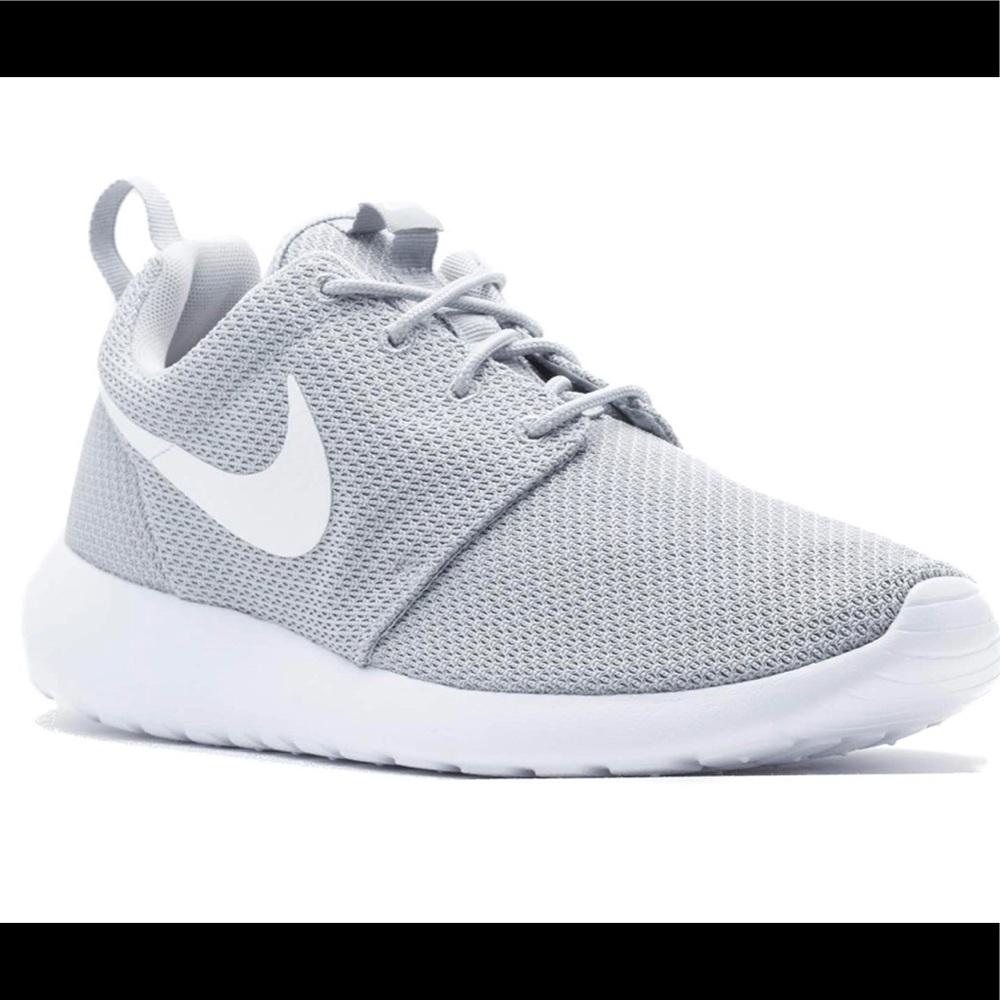 Nike Roshe One Men’s Athletic Shoe